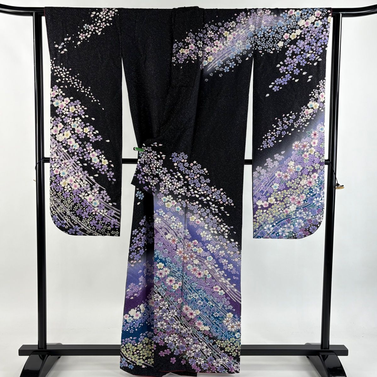 美品】 振袖 身丈161.5cm 裄丈64cm M 袷 桜 草花 銀通し 金彩 黒 正絹
