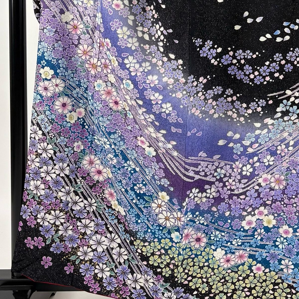 美品】 振袖 身丈161.5cm 裄丈64cm M 袷 桜 草花 銀通し 金彩 黒 正絹