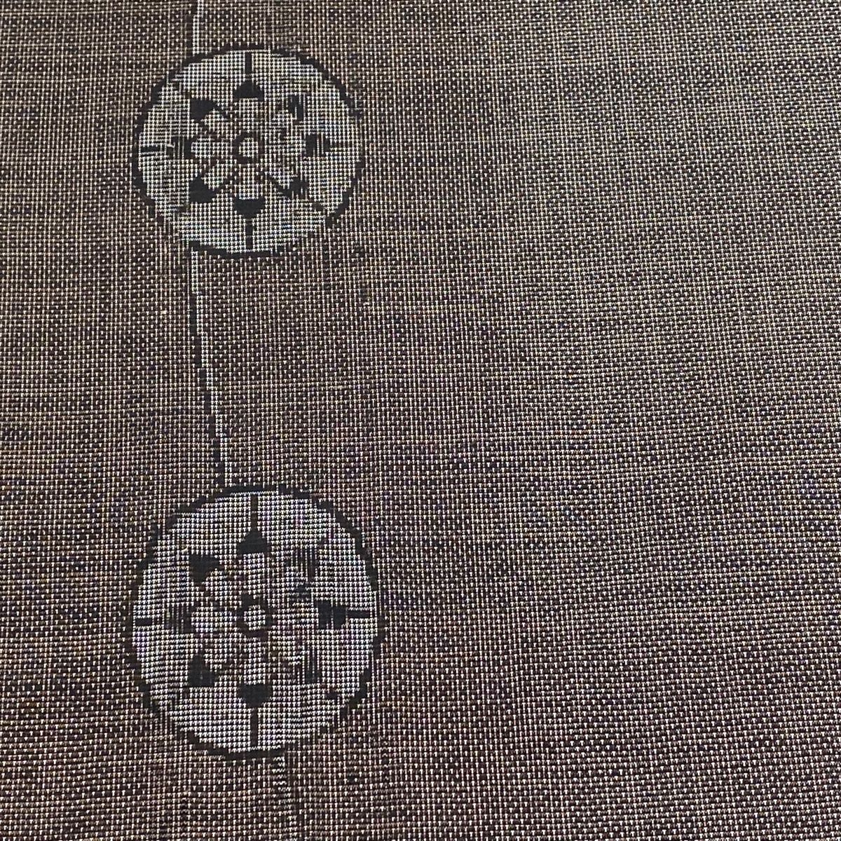 美品】反物 秀品 大島紬 証紙 幾何学模様 純泥染 薄茶色 正絹 【中古