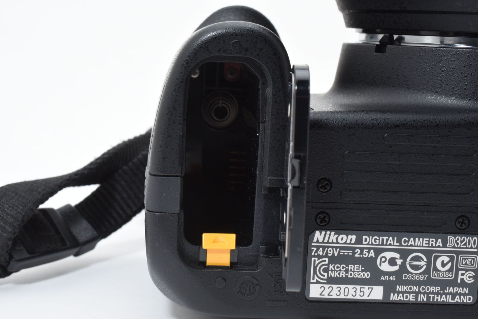 【極美品】Nikon D3200　ショット数432回 D3000 Nikon ニコン D3200 レッド レンズキット 新品SD32GB付き