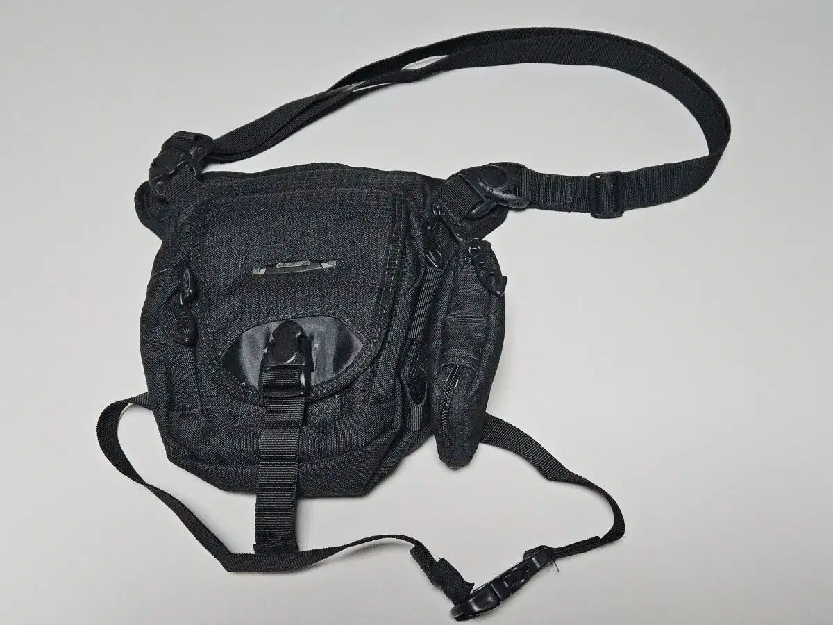 アウトドア ブランド アイガー レグバッグ ヒップバッグ ショルダーバッグ バイクバッグ