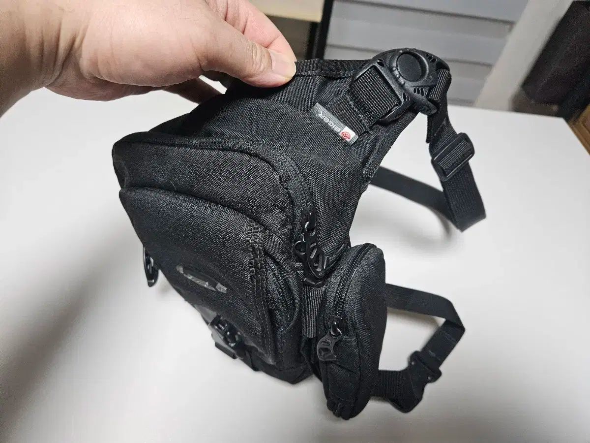 アウトドア ブランド アイガー レグバッグ ヒップバッグ ショルダーバッグ バイクバッグ