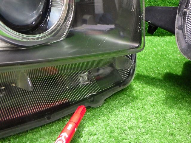 70ヴォクシー ヘッドライト 左右 HID ZRR70/75 前期 28-203 V8