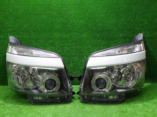 70ヴォクシー ヘッドライト 左右 HID ZRR70/75 前期 28-203 V8