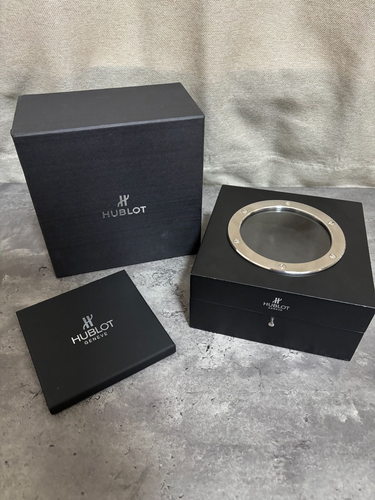 ウブロ　時計ケース空箱 ウブロ HUBLOT 空箱 時計ケース 現行箱 USB - メルカリ