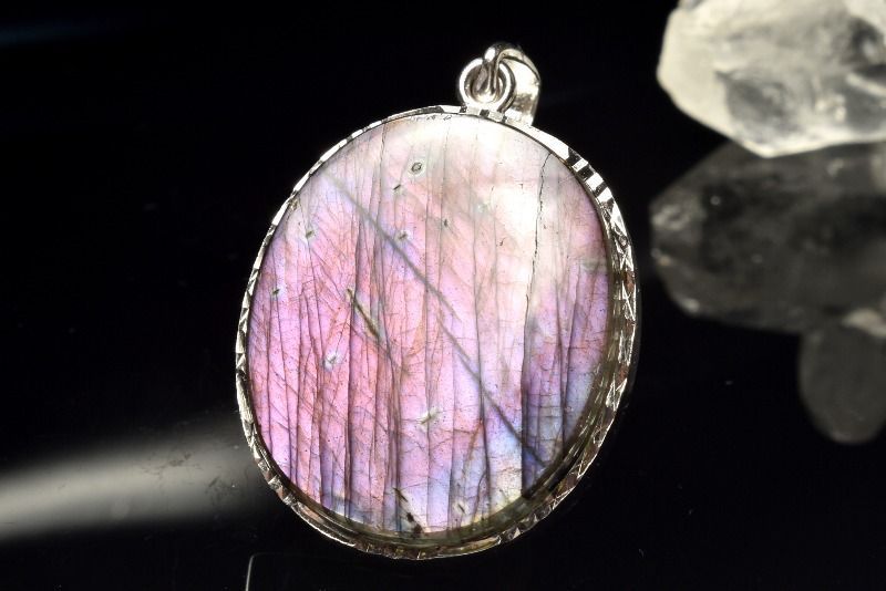 珍しい！ピンク系ブルー系の2色シラー入り ラブラドライト スフィア