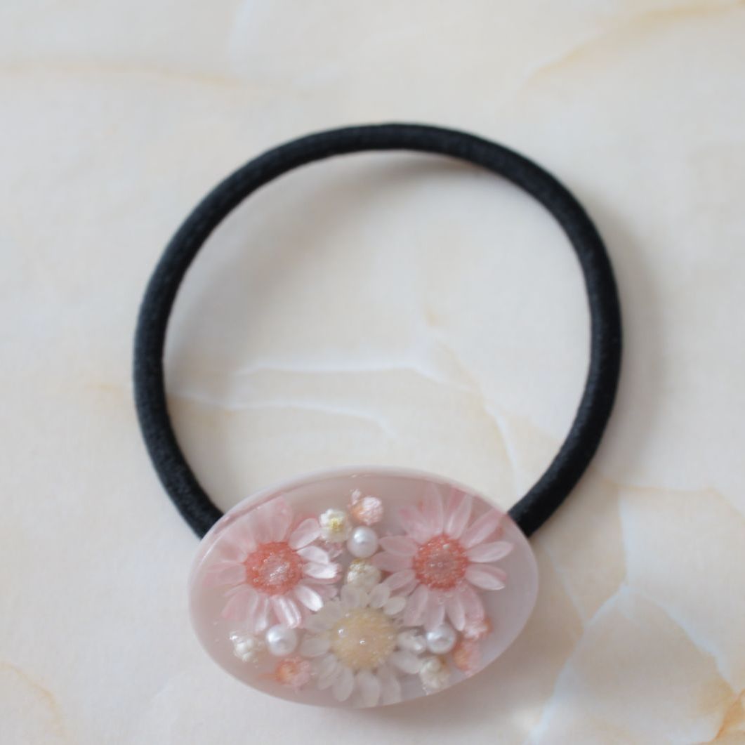 レジンヘアゴム　スターフラワー✨ 訳あり】890円→680円 レジン ヘアゴム ドライフラワー ヘア