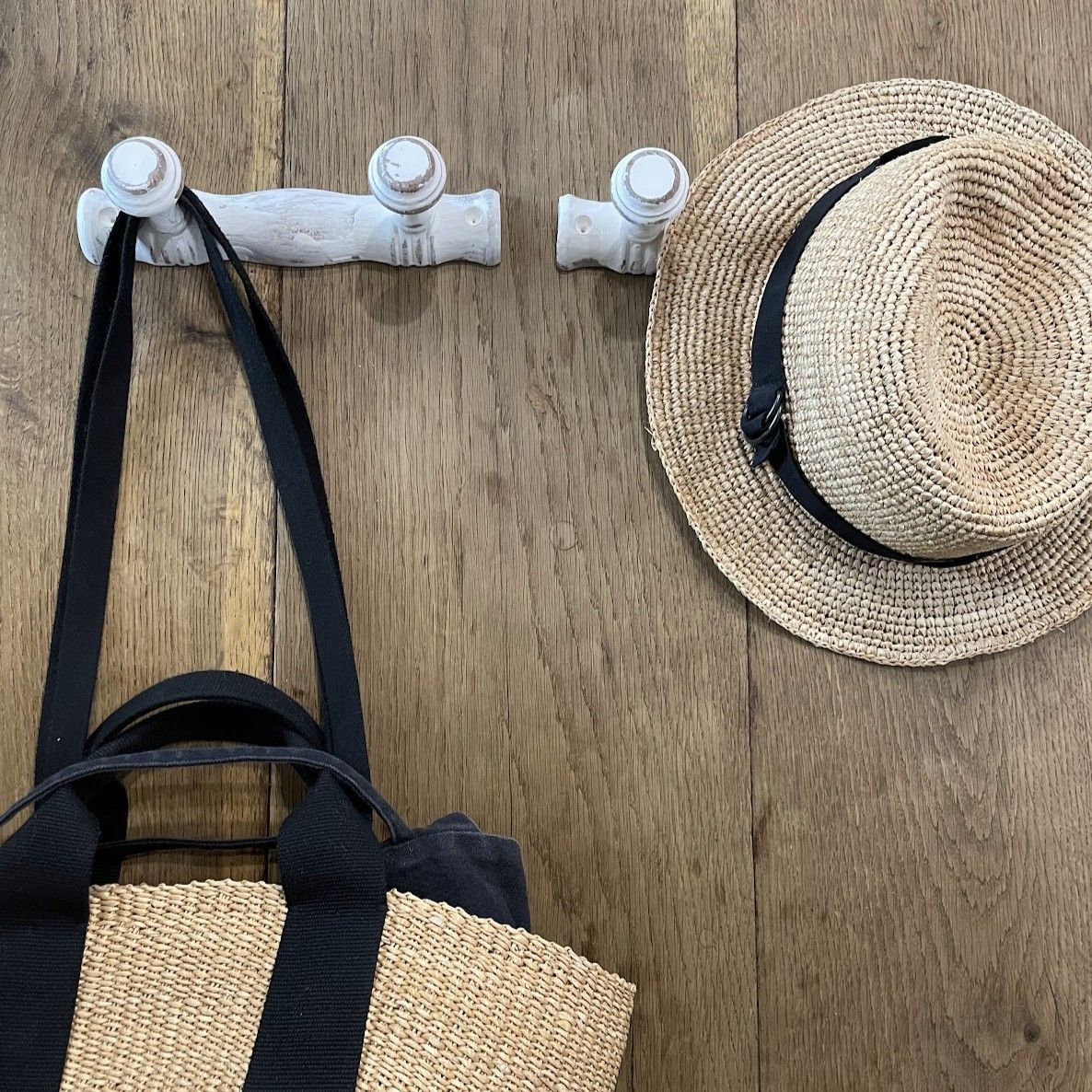 フランス製 ♣ ウォールハンガー♣アンティーク品 フランスのおしゃれなシェルフ 、華やかな彫がたっぷり彫刻された壁