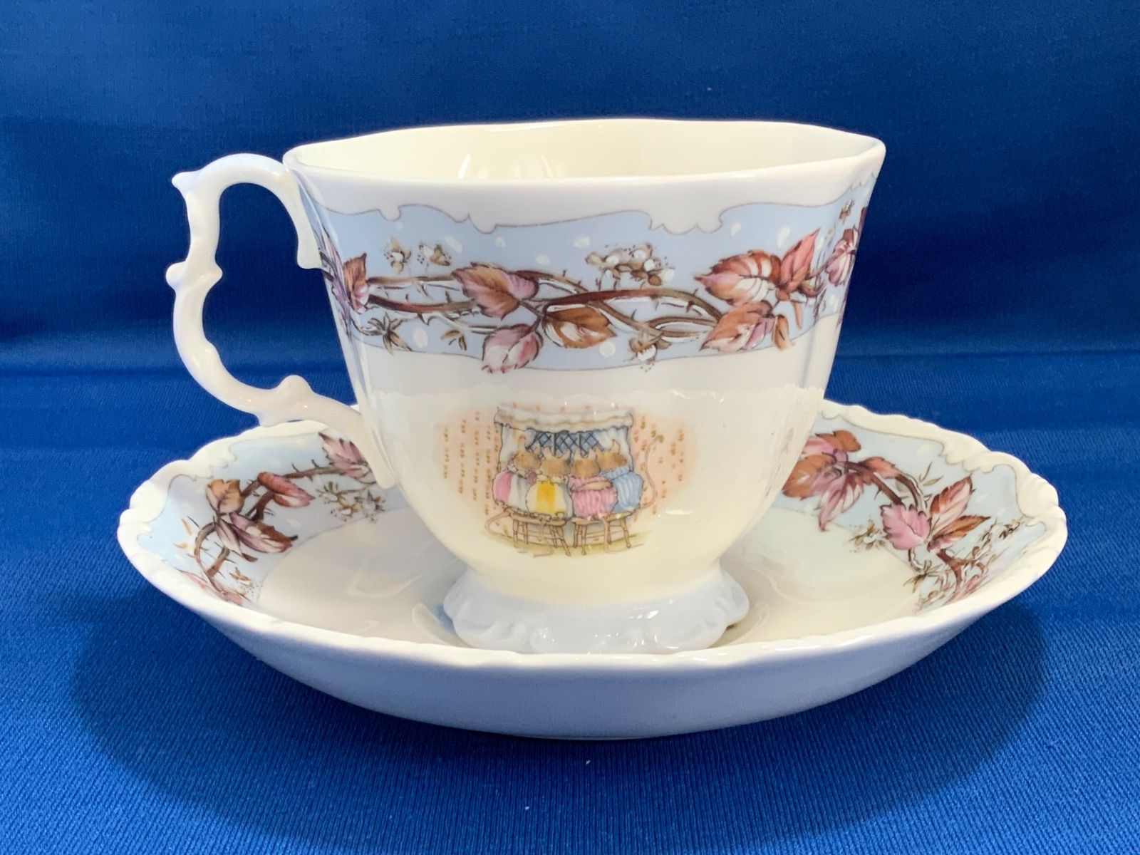 廃盤品】ロイヤルドルトン ブランブリーヘッジ フラワーベース Winter