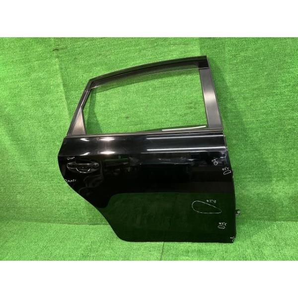 プリウスα ZVW40W 右リアドア G 7人 ニホンイタ M31Q8 67003-47180 202