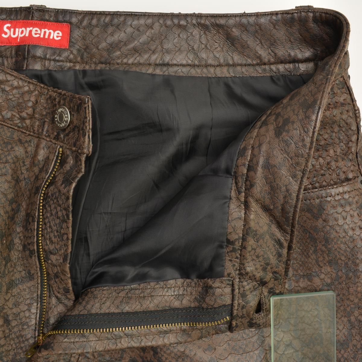 パンツ Supreme Baggy Leather Short Snakeskin 30 パンツ Supreme Baggy Leather Short Snakeskin 30 Supreme Baggy