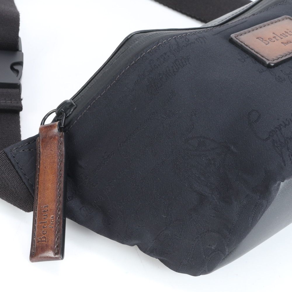 お買い得！Berluti カリグラフィ－ ウエストバッグ　ボディバッグ ベルルッティ(Berluti)ベルルッティ カリグラフィー ウエストバッグ