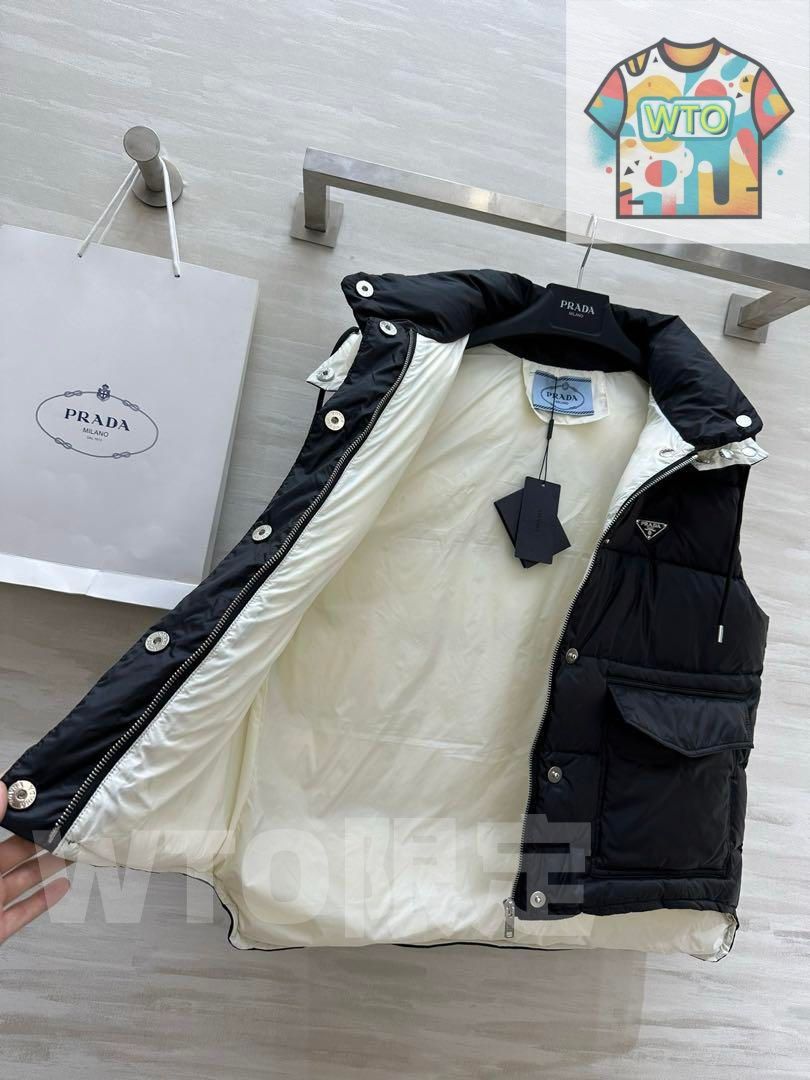 PRADA ダウンベスト フード付き 黒｜本日限定特価｜新品未使用 - メルカリ