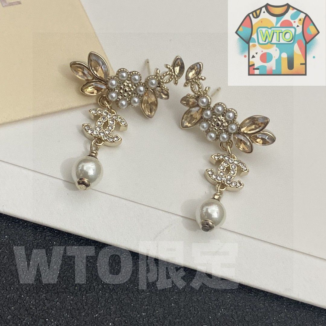 今日特価】Chanel 花柄 真珠 葉 クリスタル ピアス ダブル C ダイヤ 丸