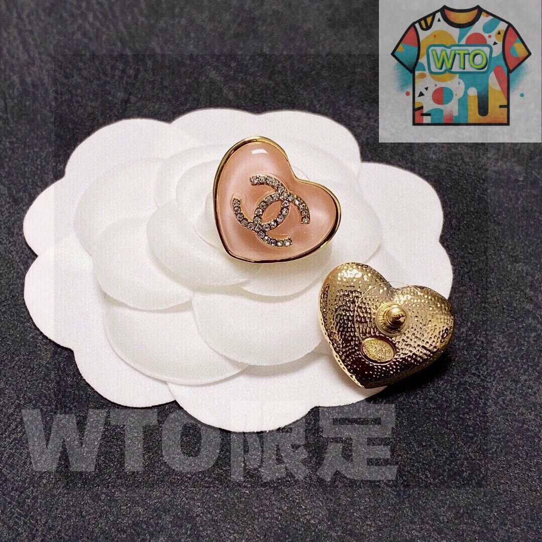 今日特価】Chanel クラシック ピンク ハート ダブル C ピアス 送料無料