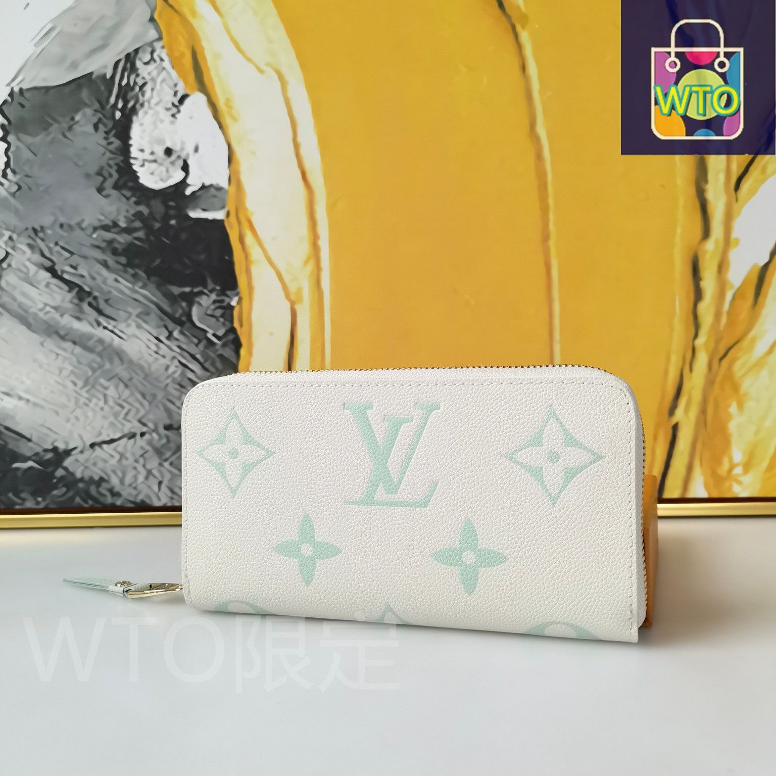 LVルイ・ヴィトン/財布は柔らかい革で作られている。エンボス