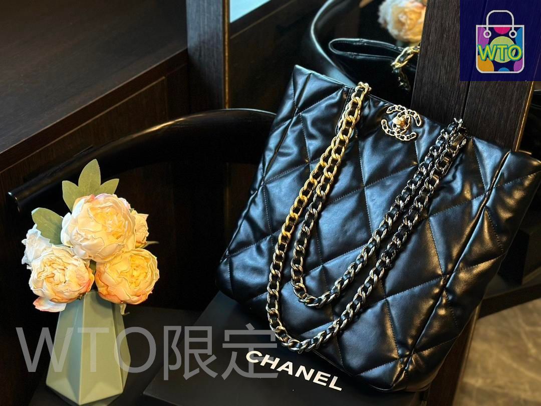 CHANEL ブラック キルティング ボディバッグ　通常よりお手頃価格になります シャネルの大人っぽいダイヤモンドキルティングのブラックショルダー