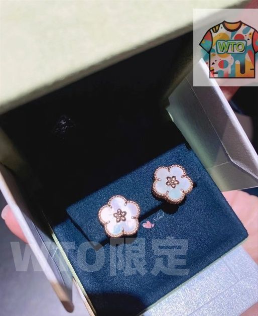 ヴァン クリーフ＆アーペル 梅のピアス Vca 四つ葉のクローバー