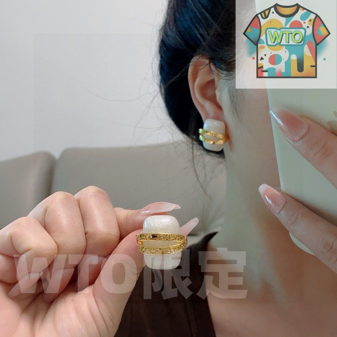 今日特価】CHANEL ダブル C イヤリング - メルカリ