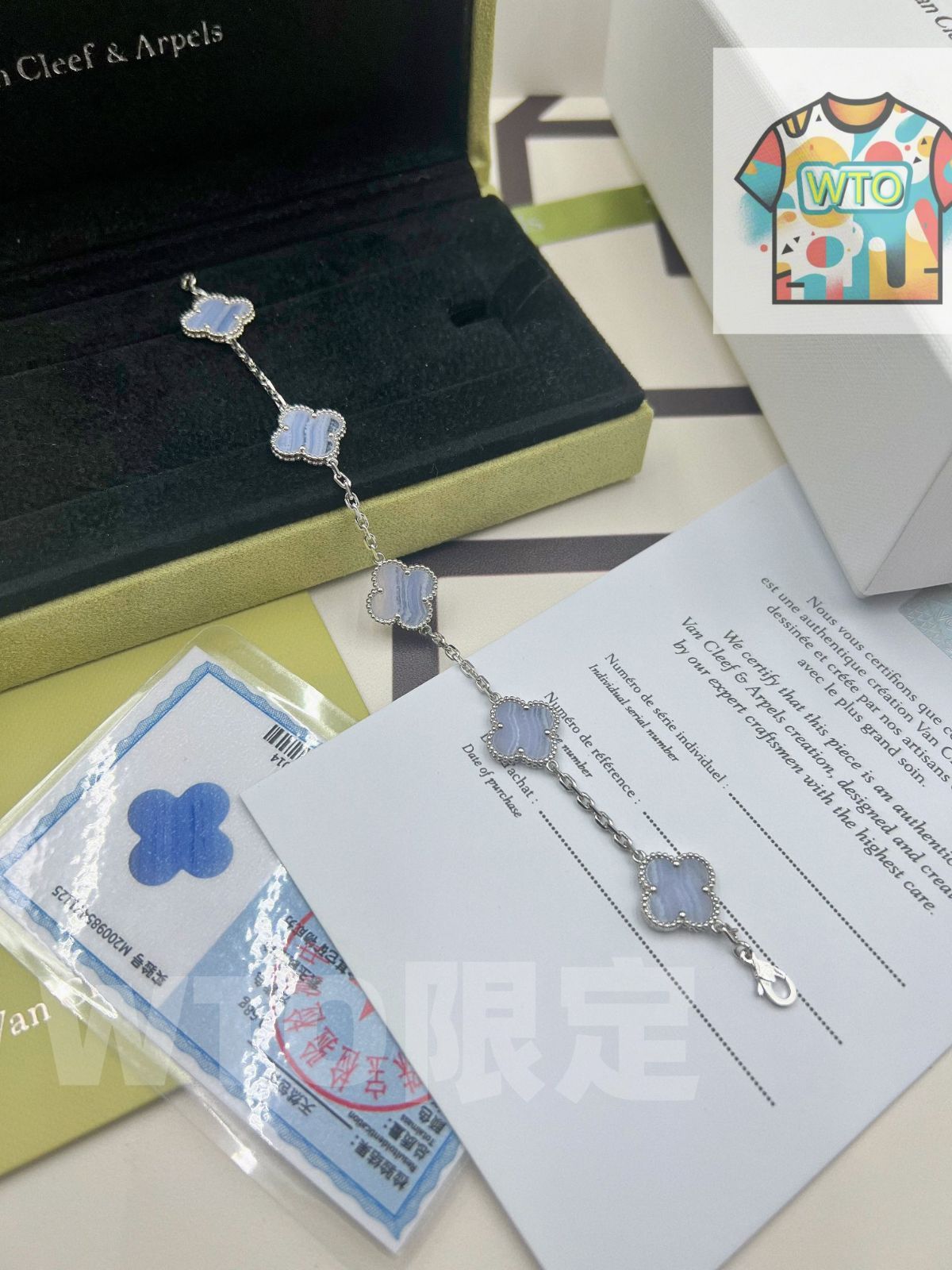 新品　Van Cleef & Arpels 四つ葉ブレスレット カルセドニー Van Cleef & Arpels] ヴァンクリーフ＆アーペルの四つ葉のクローバーと