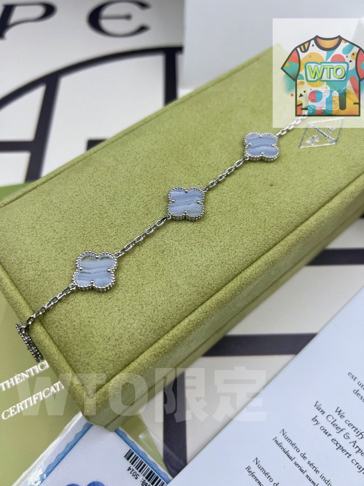 新品　Van Cleef & Arpels 四つ葉ブレスレット カルセドニー Van Cleef & Arpels] ヴァンクリーフ＆アーペルの四つ葉のクローバーと