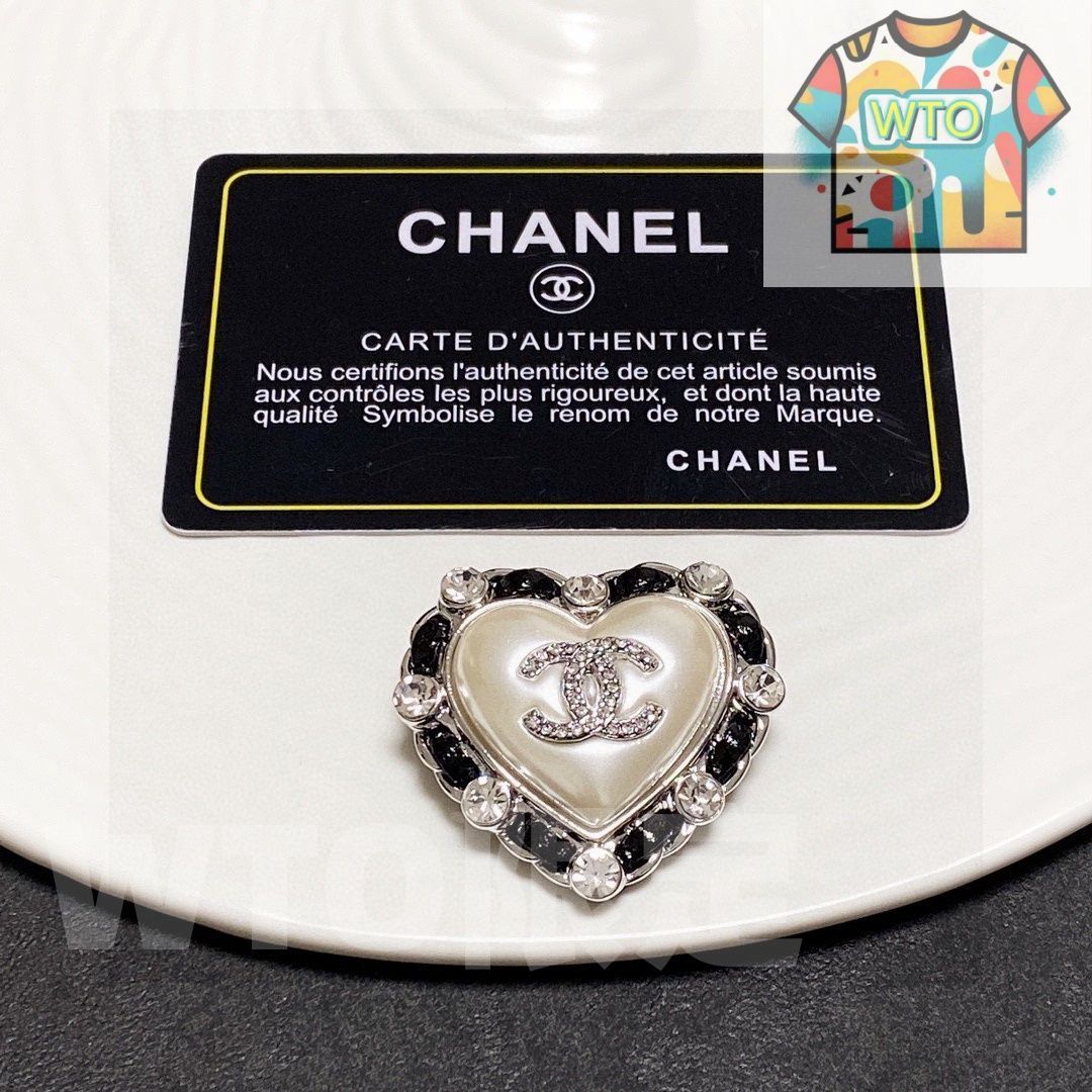 ハート型クリスタルブローチ　CHANEL シャネル 今日特価】Chanel シャネル 新入荷 シルバー & ブラックレザー ハート