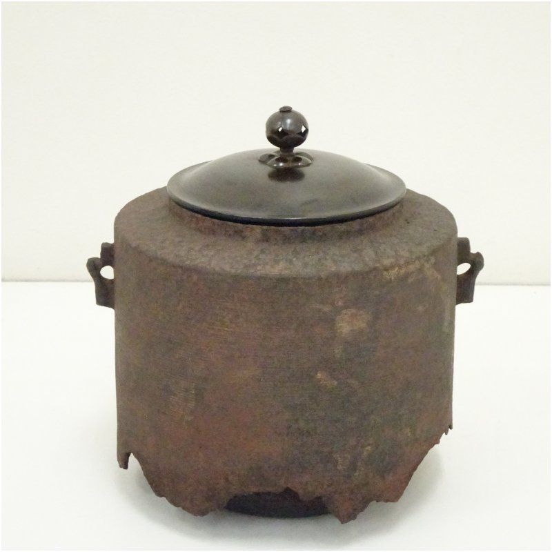 茶道具 霰様口丸釜 茶釜 釜師 大西浄古 共箱 茶釜 江戸骨董 古美術 旧家蔵出 釜師 大西浄寿造 肩衝霰垂釜（共箱） 茶道 茶道具 おしゃれ 茶釜 茶器