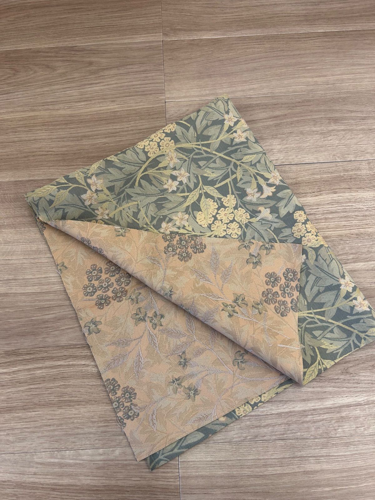 ウィリアム・モリス ラークスパア ジャガード織り カーテン生地 はぎれ