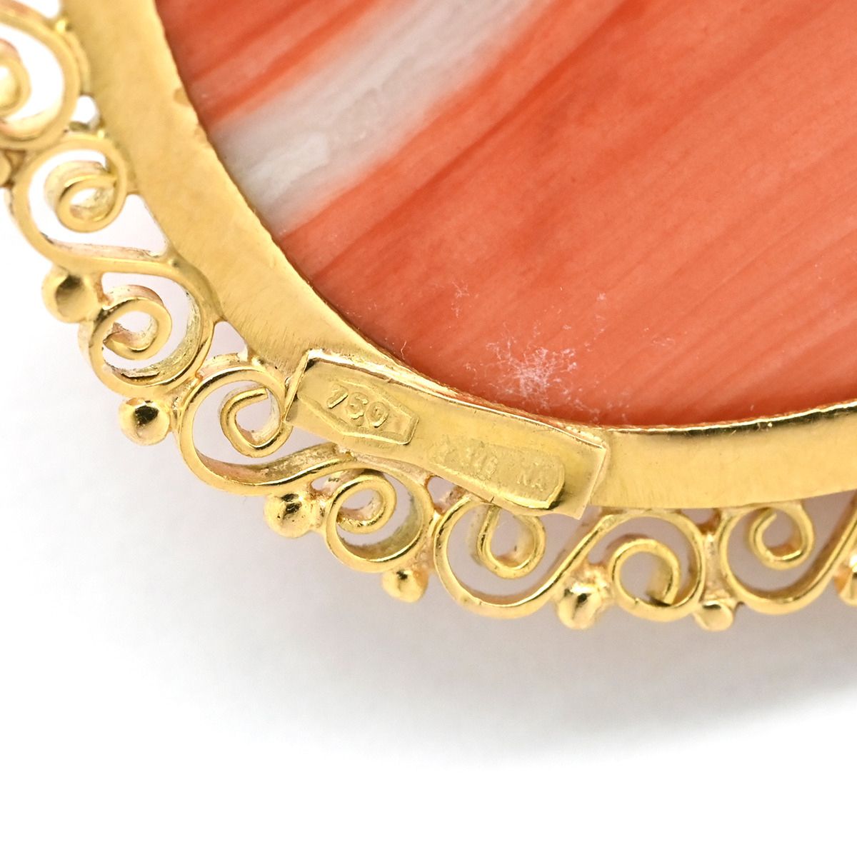 ブローチ サンゴ カメオ イエローゴールド ピンク 彫刻 珊瑚