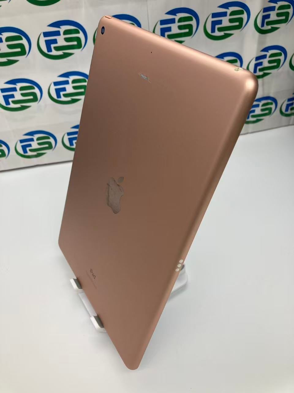iPad 第8世代 Wi-Fi 32GB ゴールド MYLC2J/A A2270 訳アリ 【公式通販】
