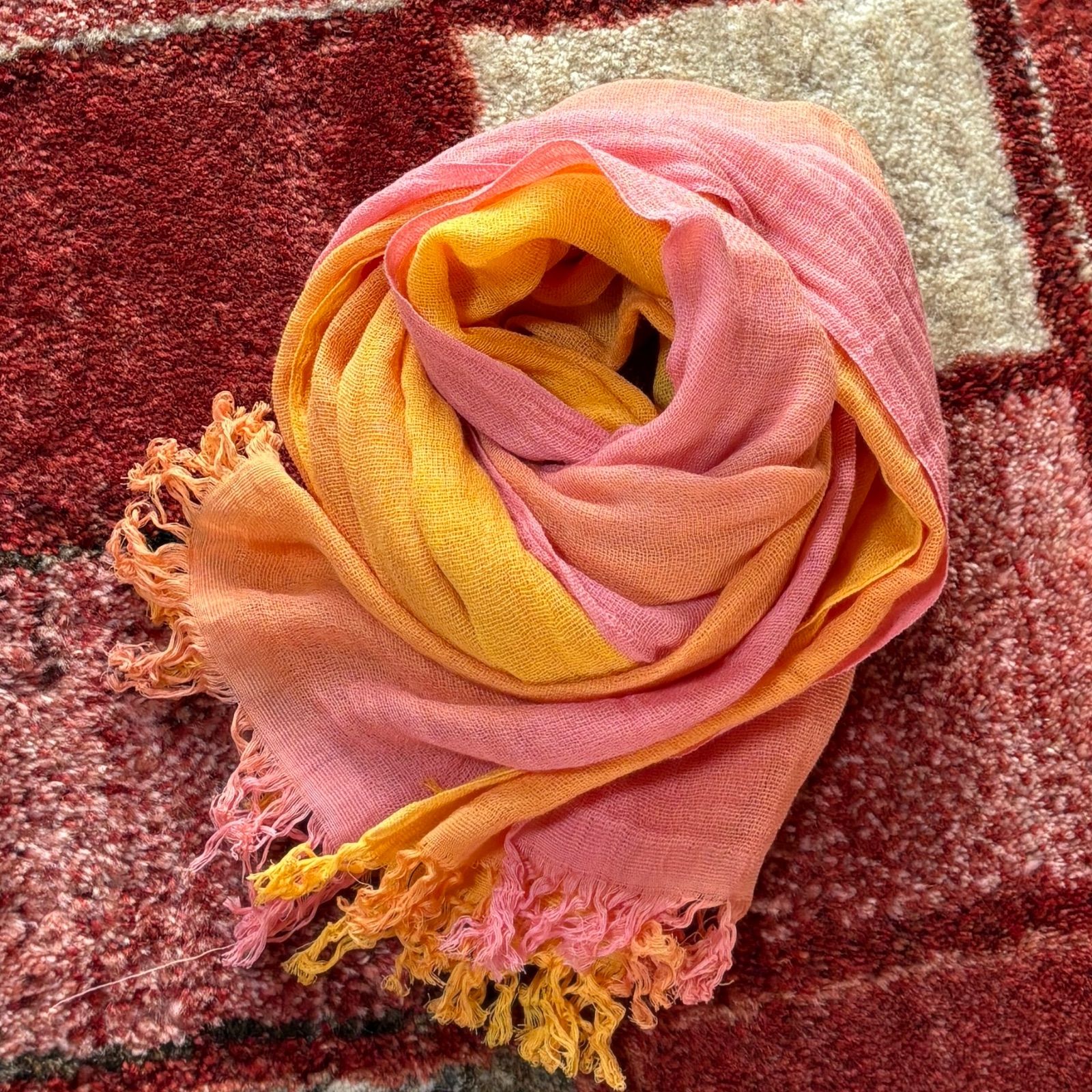 7863*手染め ふんわりダブルガーゼマフラー 赤と桃色の2色set 2枚セット 7863*手染め ふんわりダブルガーゼマフラー 赤と桃色の2色set 2