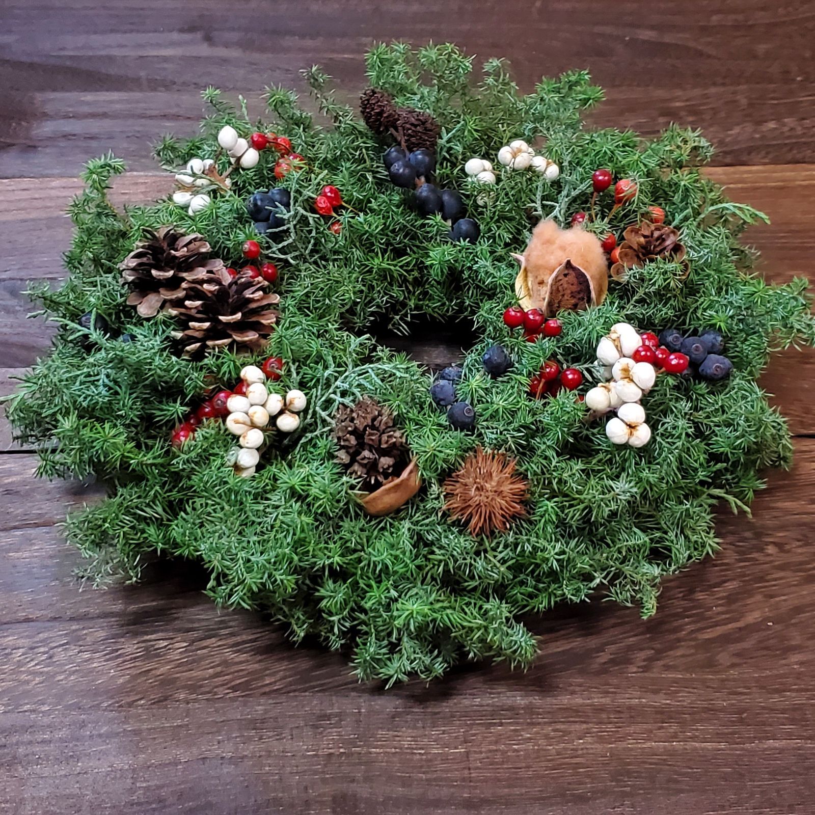 コニファーと木の実のリース ChristmasWreath コニファーと木の実の