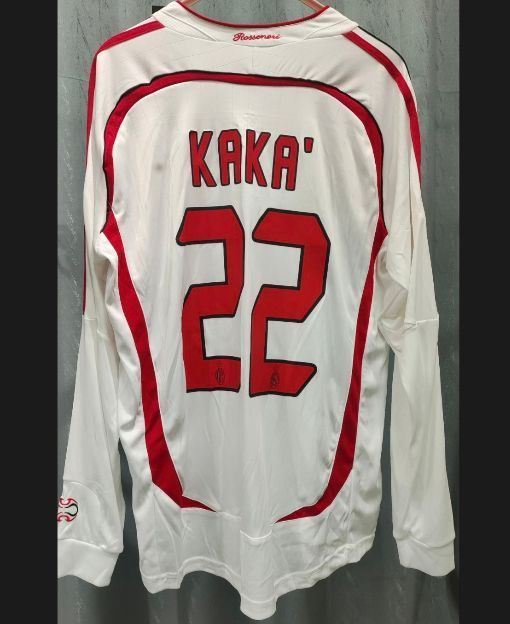 2006/2027 ACミランの長袖遠征サッカーユニフォーム 22番 KAKA - メルカリ