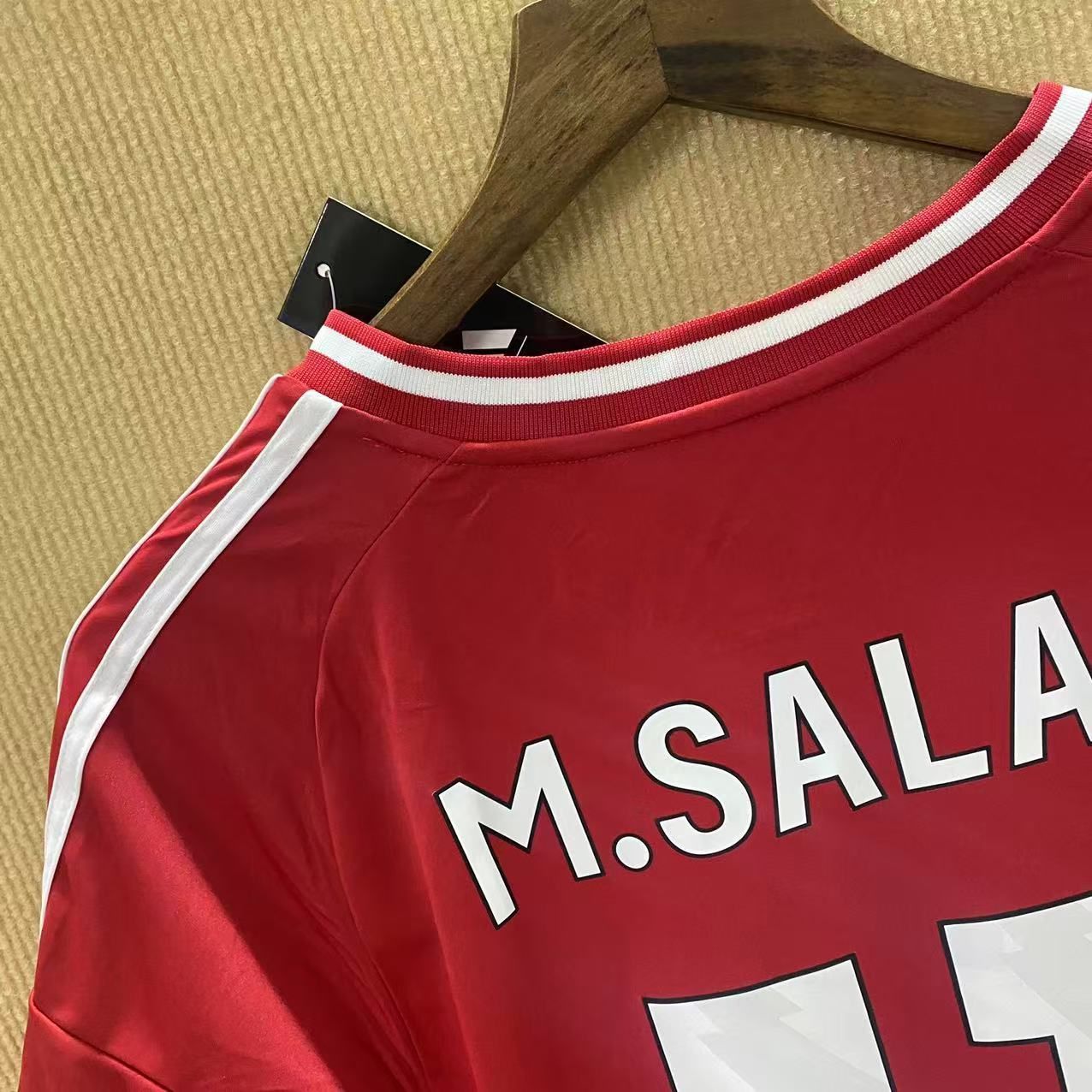 2025/2026 リバプールのホームでは半袖のサッカーユニフォーム 11番 M