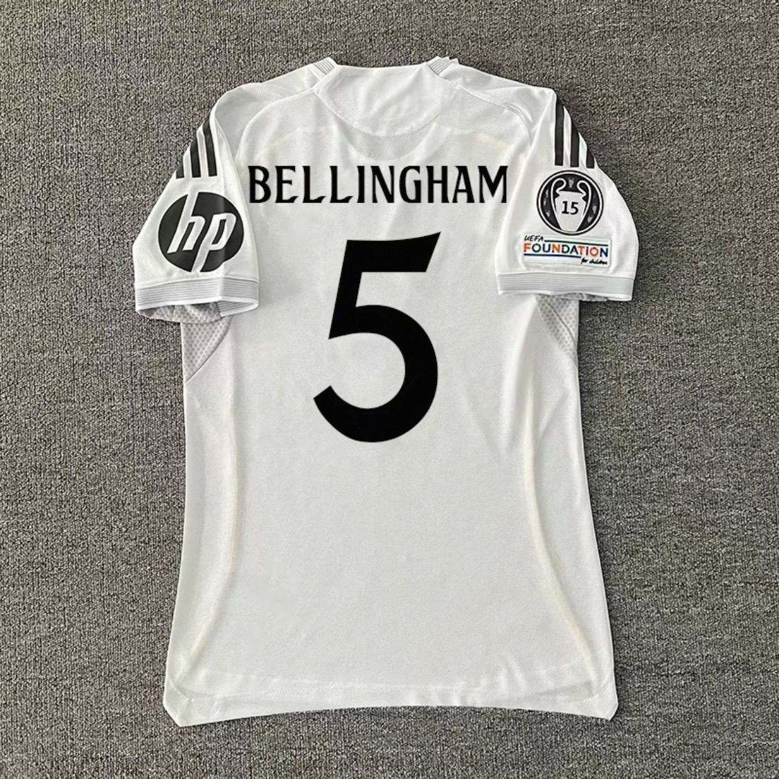 2025/2026 レアル・マドリードのホームでは半袖のサッカーユニフォーム