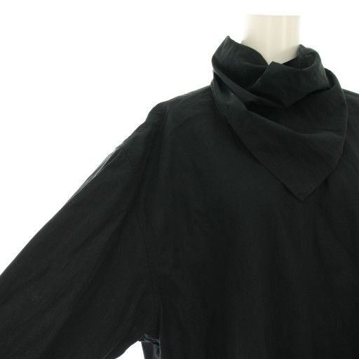 イッセイミヤケ ISSEY MIYAKE ハイネックプリーツトップス