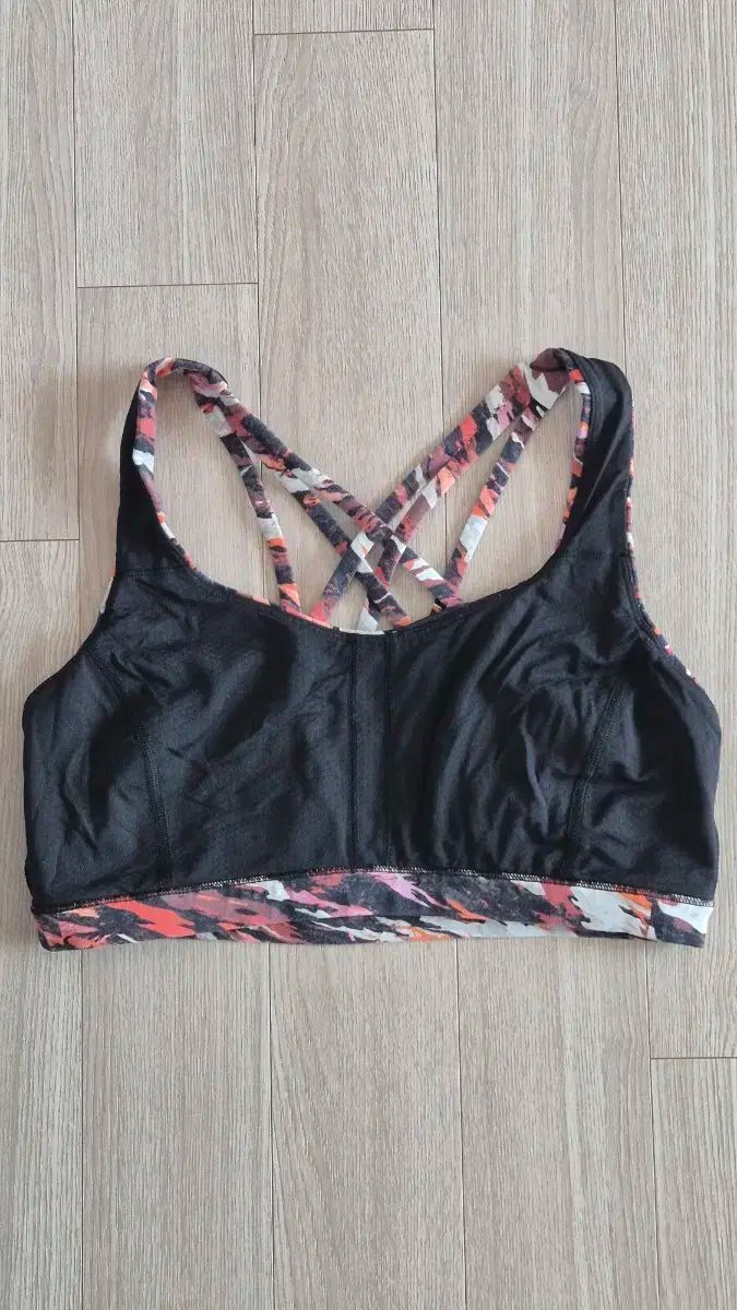 ルルレモン Free to Be Serene スポーツブラ 8 サイズ スポーツブラ