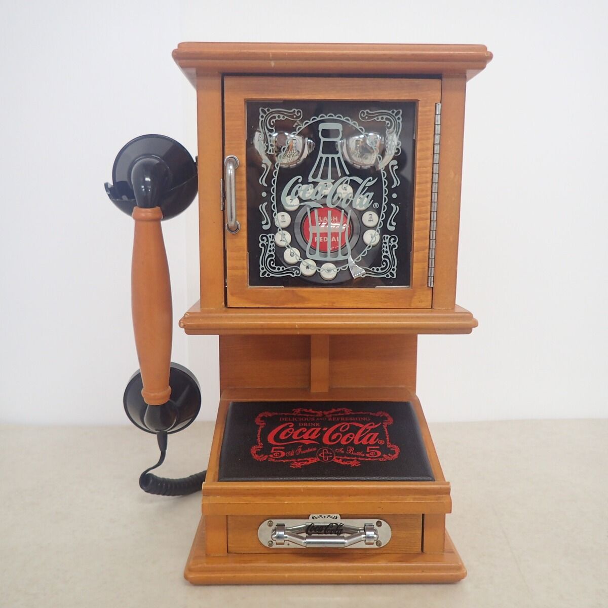 【希少】コカ・コーラ 公式 木製 レトロ調 壁掛け電話※実際につかえます。 希少】コカ・コーラ 公式 木製 レトロ調 壁掛け電話※実際につかえます。