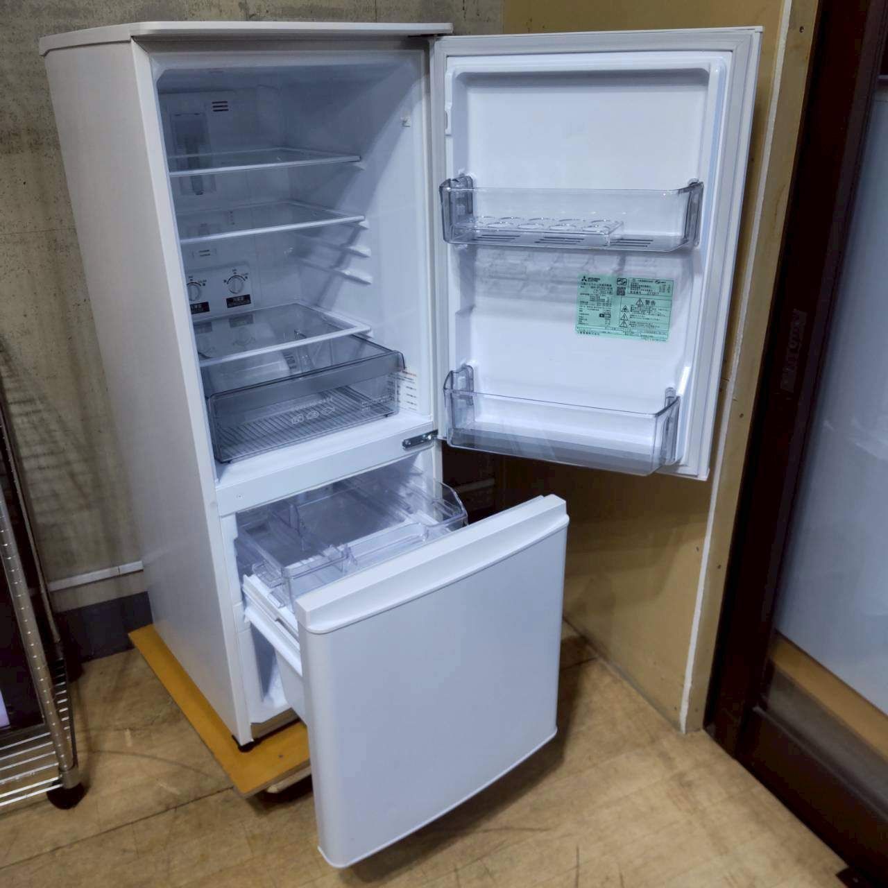 送料込み 冷凍冷蔵庫 MR-P15G-W 中古 2022年製 関東一円送料無料】三菱 MITSUBISHI 2ドア冷凍冷蔵庫 MR-P15G-W 146L