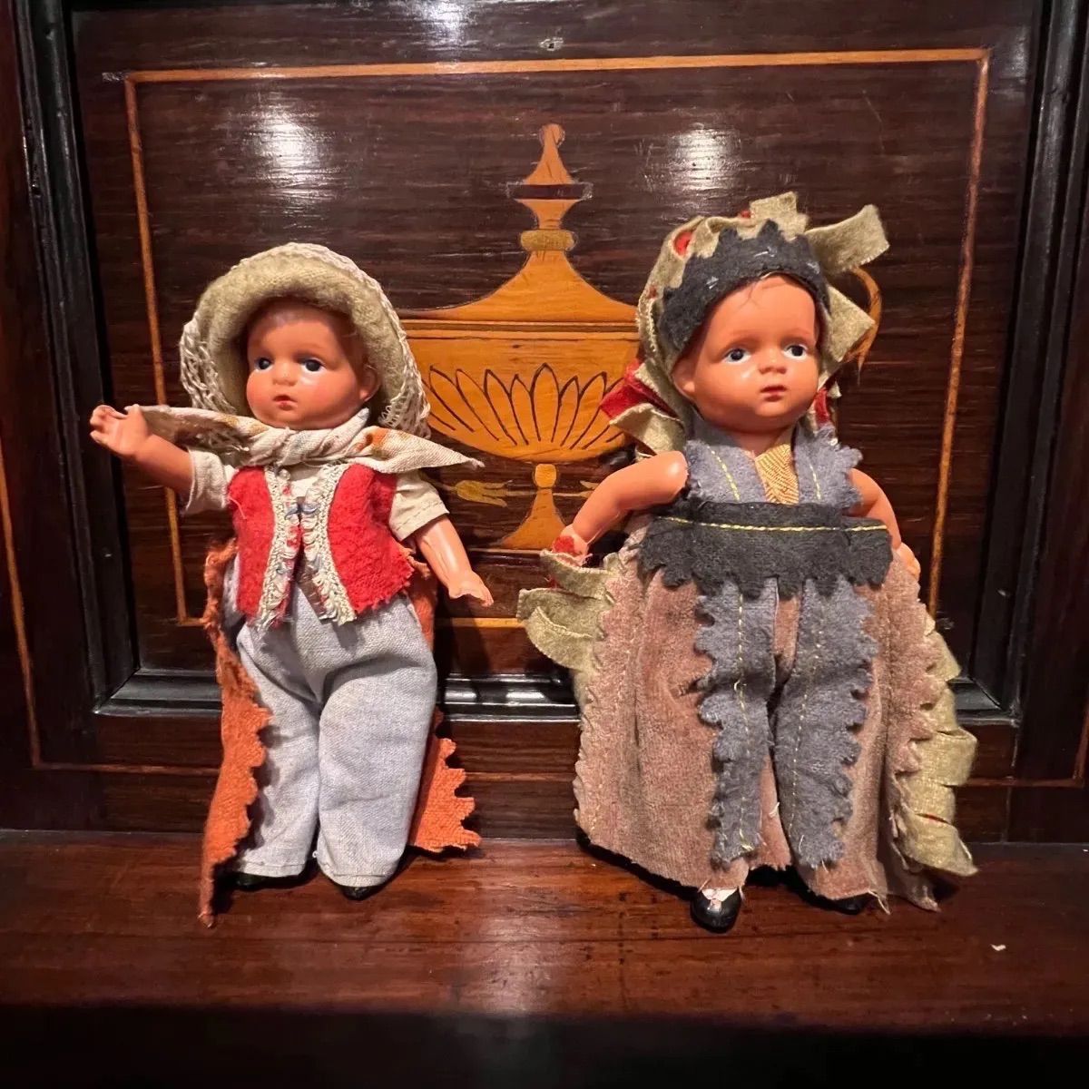 昭和レトロ 民族衣装を着た セルロイド人形 2体 - メルカリ