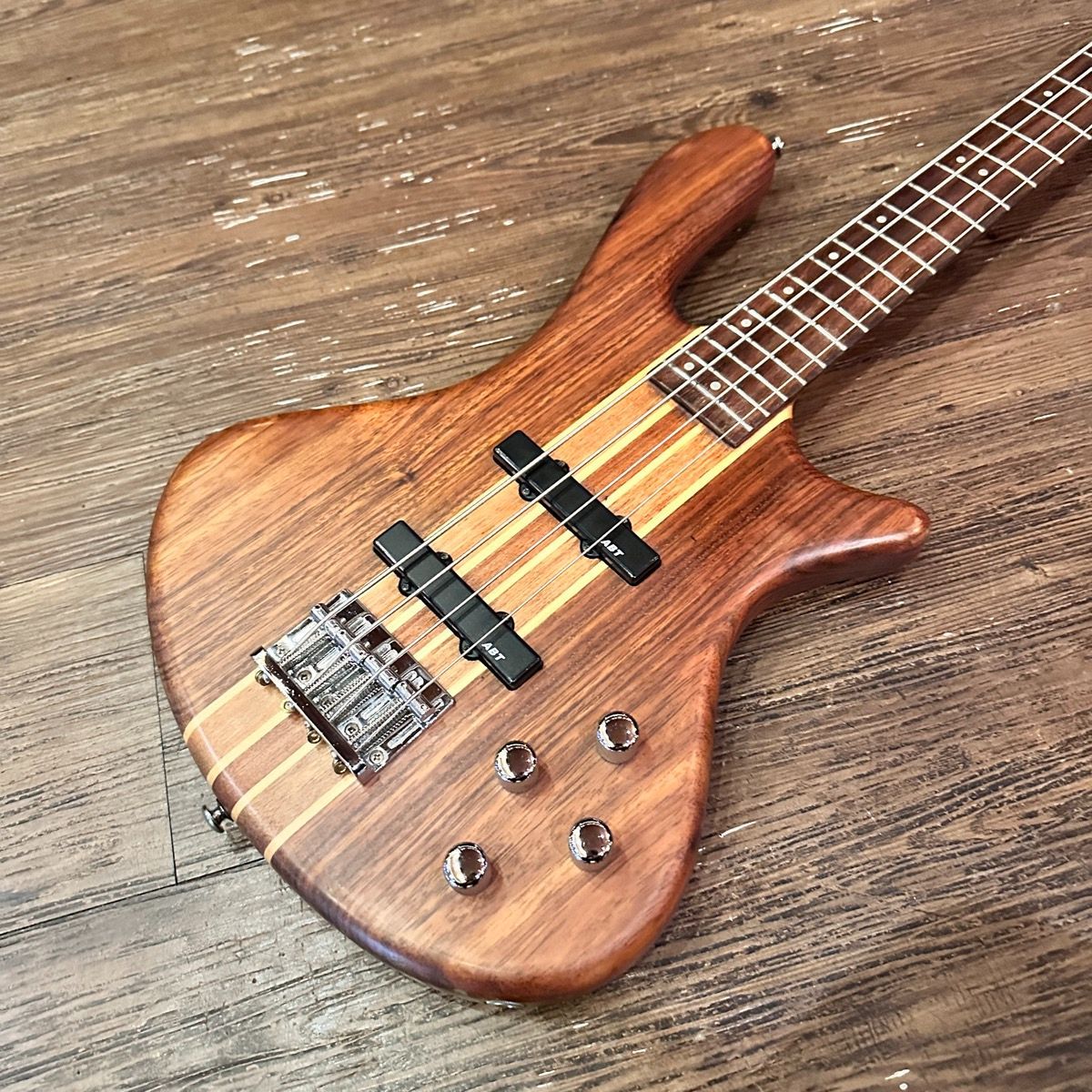 Washburn Taurus T24 Electric bass ワッシュバーン エレキベース