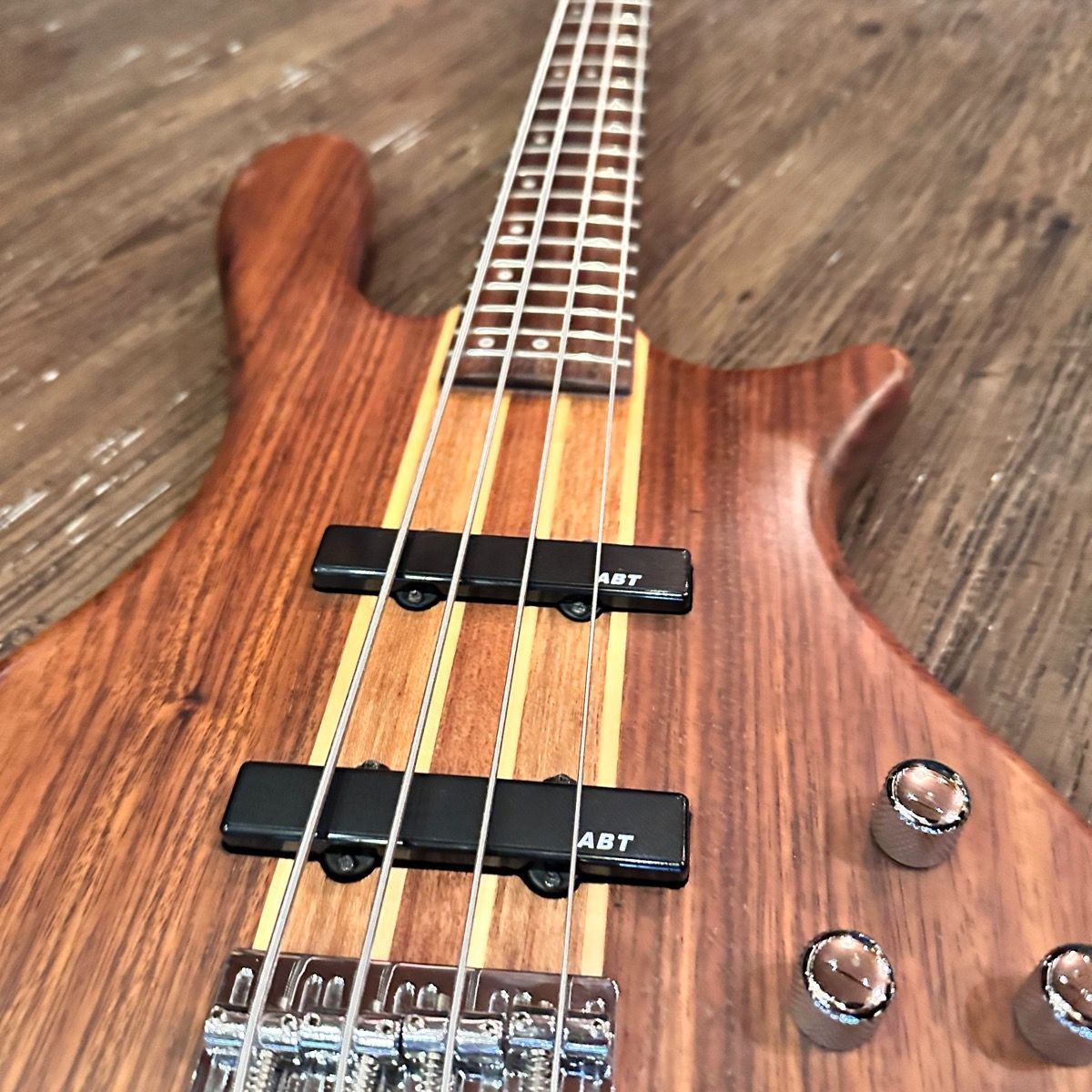 Washburn Taurus T24 Electric bass ワッシュバーン エレキベース