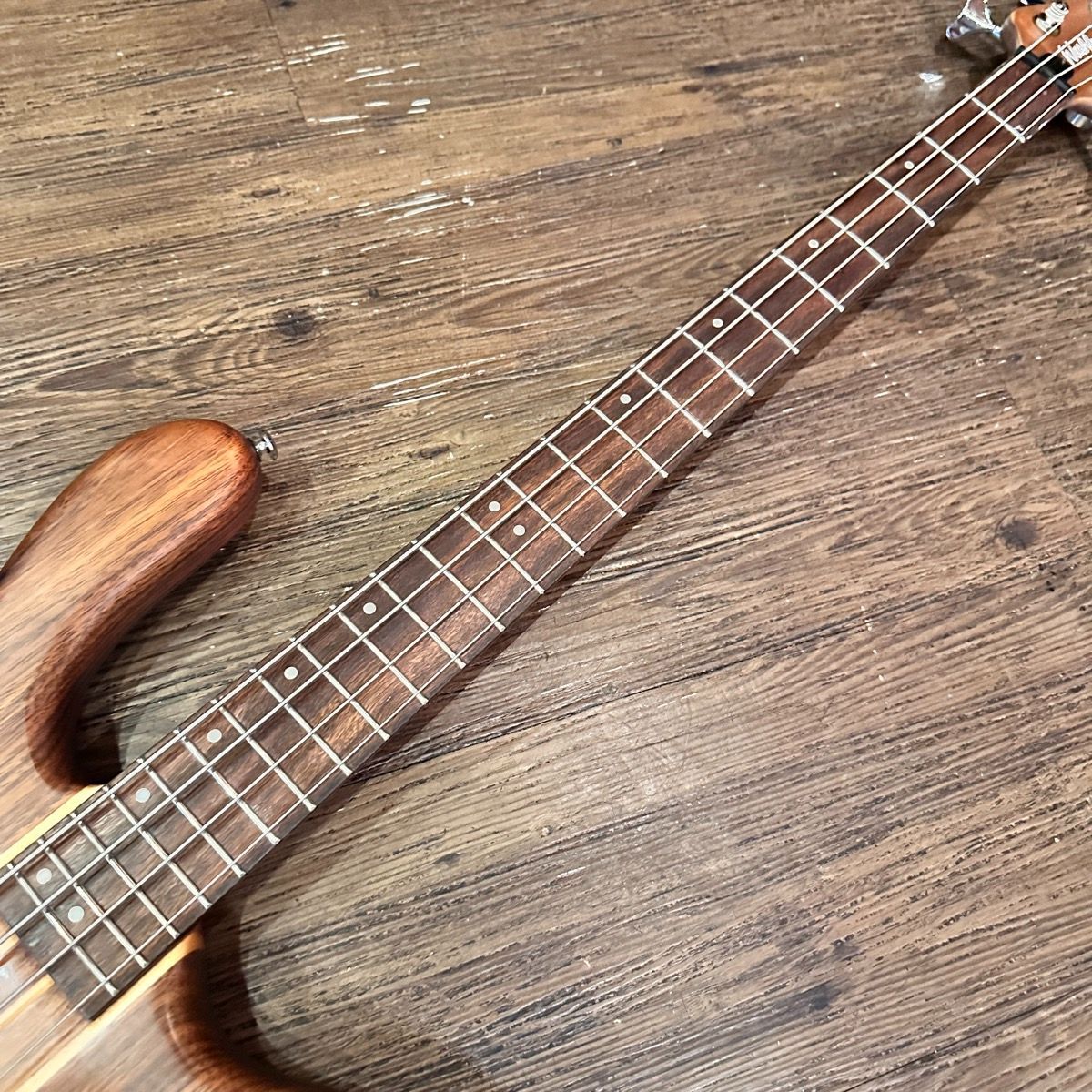 Washburn Taurus T24 Electric bass ワッシュバーン エレキベース