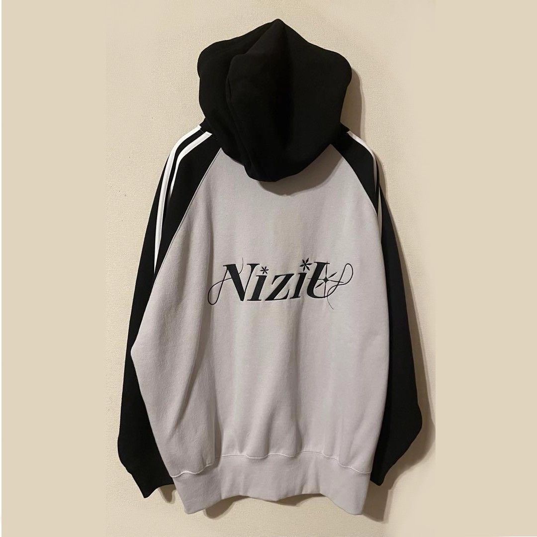 新品未使用 NiziU Live 2025 “AWAKE パーカー - メルカリ