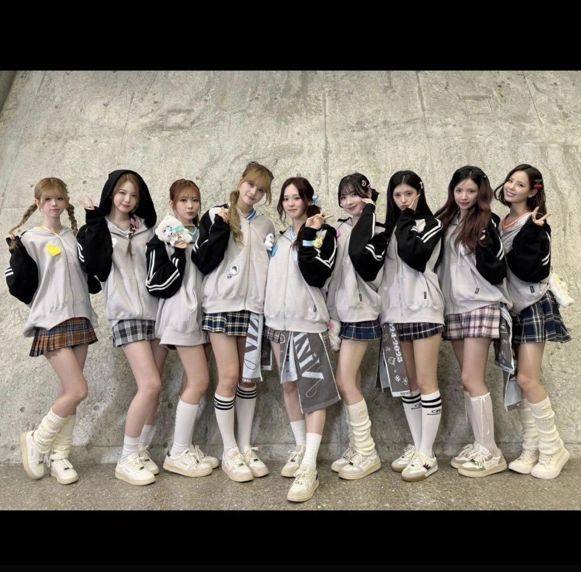 新品未使用 NiziU Live 2025 “AWAKE パーカー - メルカリ