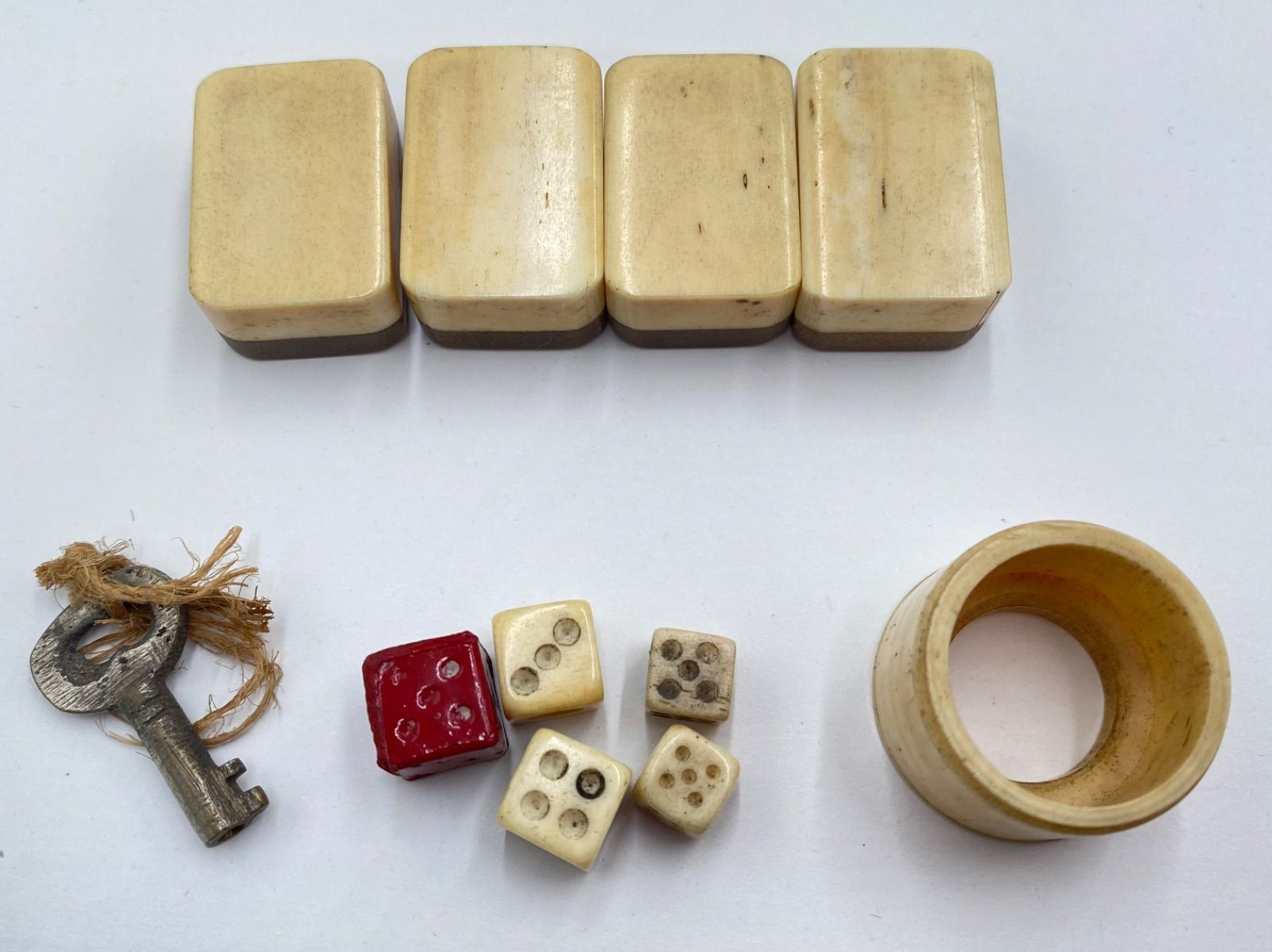 中国美術 麻雀セット 背竹牌 骨牌 麻雀牌 箱付 時代 革箱付 - メルカリ