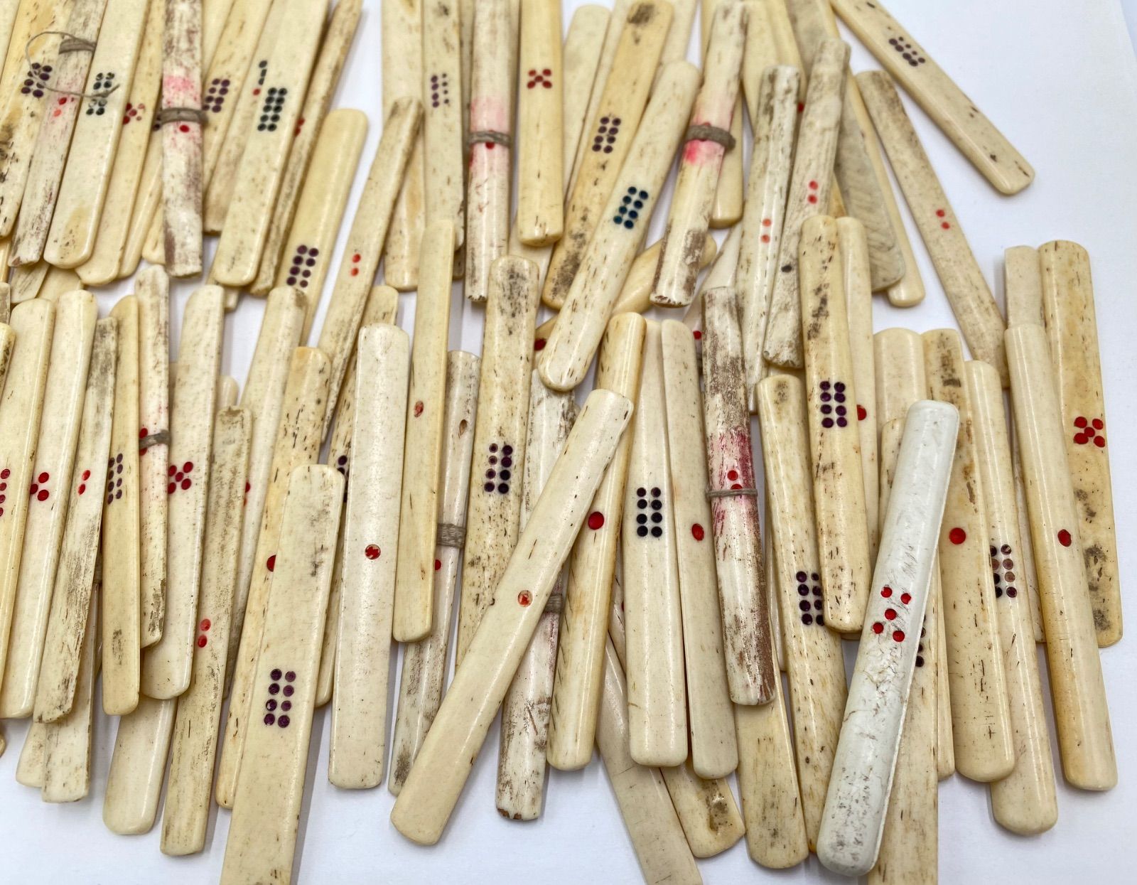 中国美術 麻雀セット 背竹牌 骨牌 麻雀牌 箱付 時代 革箱付 - メルカリ