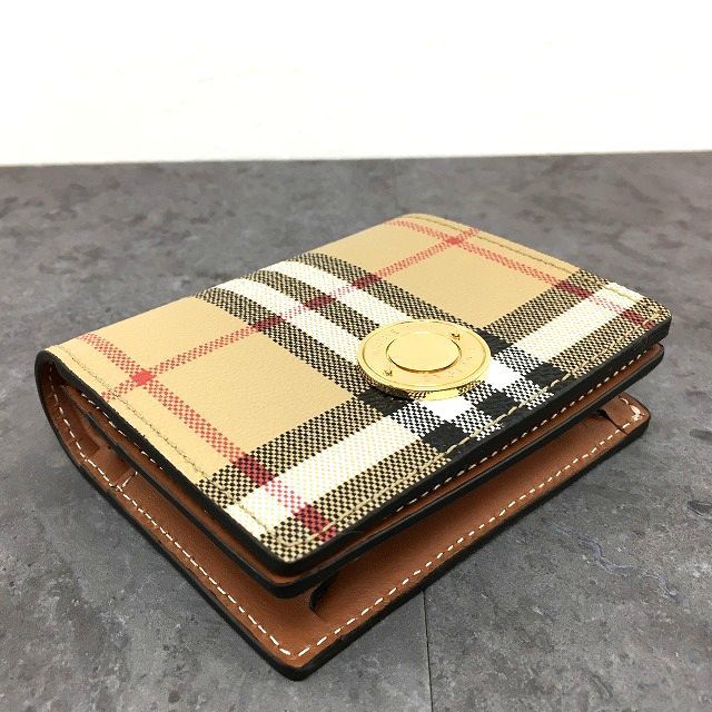 送料込み！ 未使用品 BURBERRY コンパクトウォレット TB 329 楽天市場】【中古】 送料込み！ 未使用品 BURBERRY コンパクト