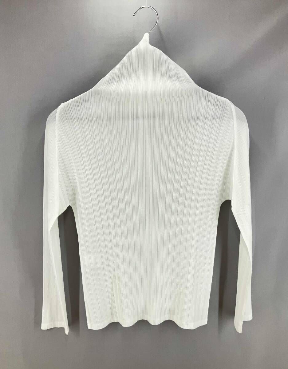 ま*こ様 イッセイミヤケ プリーツ カットソー 長袖 オフホワイト ま*こ様 イッセイミヤケ プリーツ カットソー 長袖 オフホワイト ま*こ