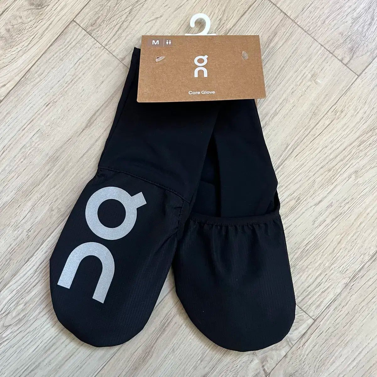 セール On Running オンランニング コア グローブ ブラック M サイズ